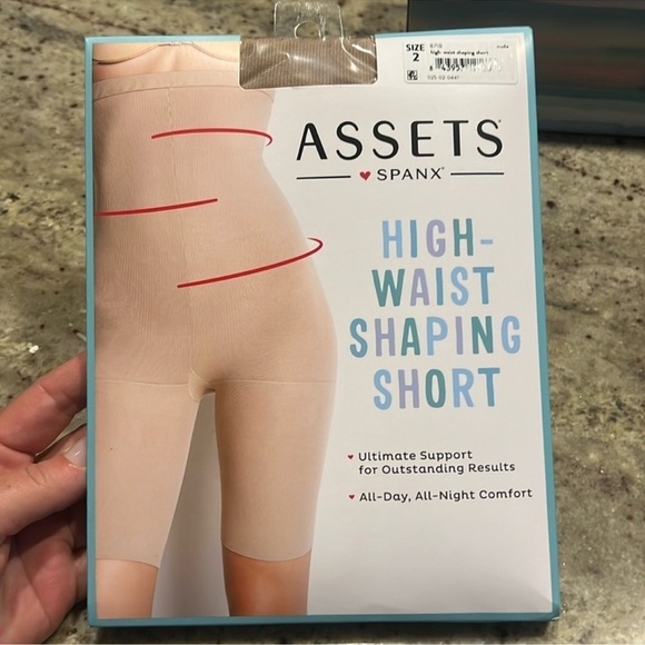 NEW ASSETS SPANX HIGH - WAIST SHAPING
SHORT Size 2 (Small) - Picture 1 of 6